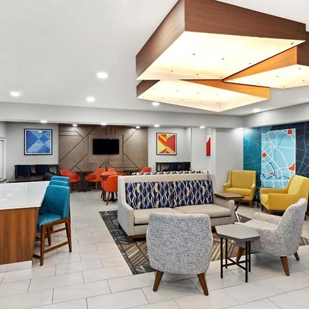 Holiday Inn Express Fremont By Ihg Exterior photo