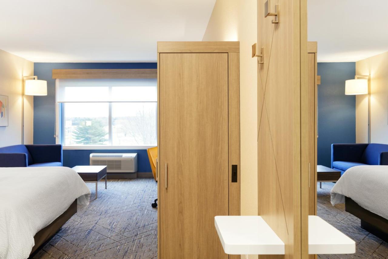Holiday Inn Express Fremont By Ihg Exterior photo