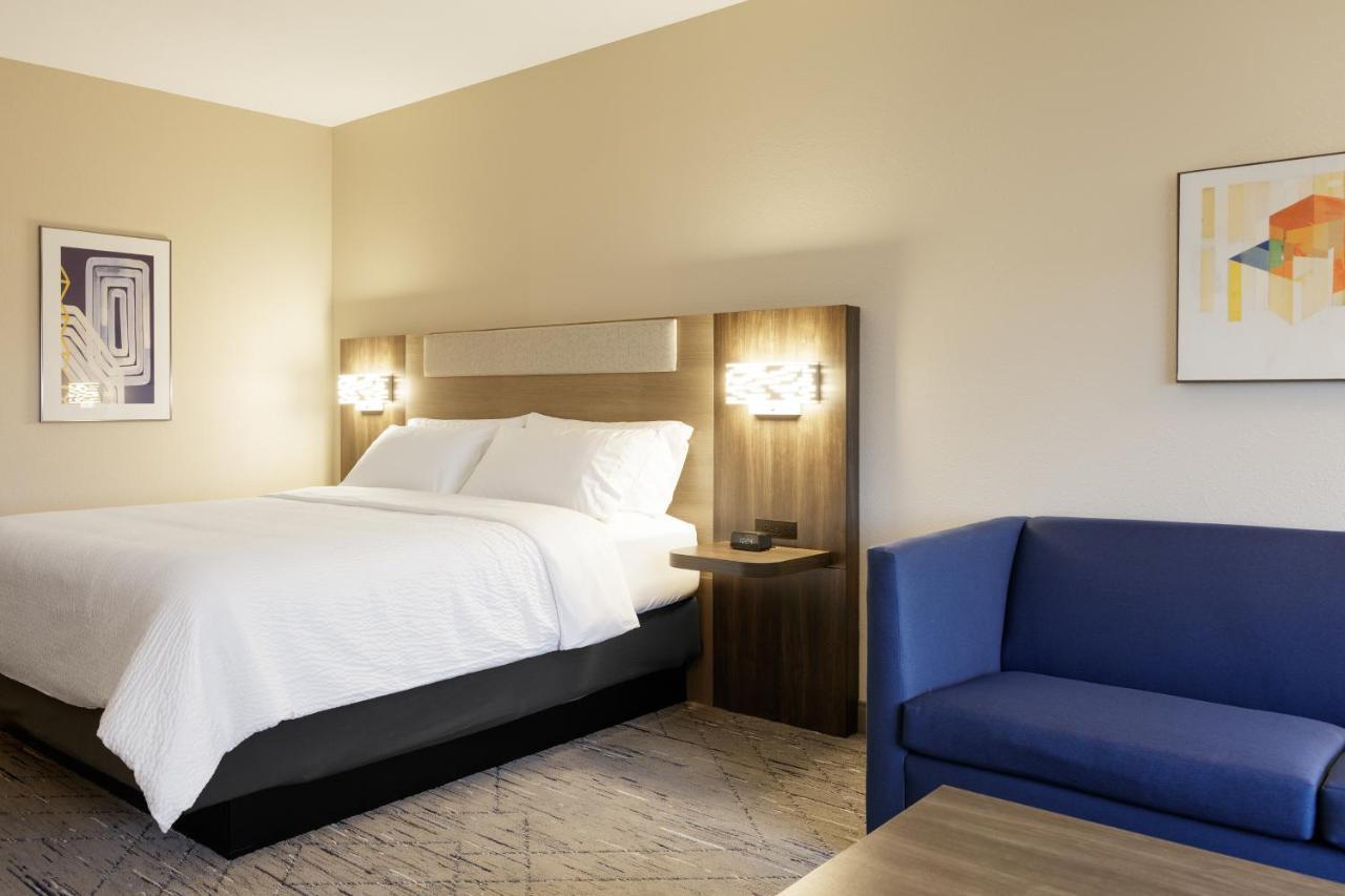 Holiday Inn Express Fremont By Ihg Exterior photo
