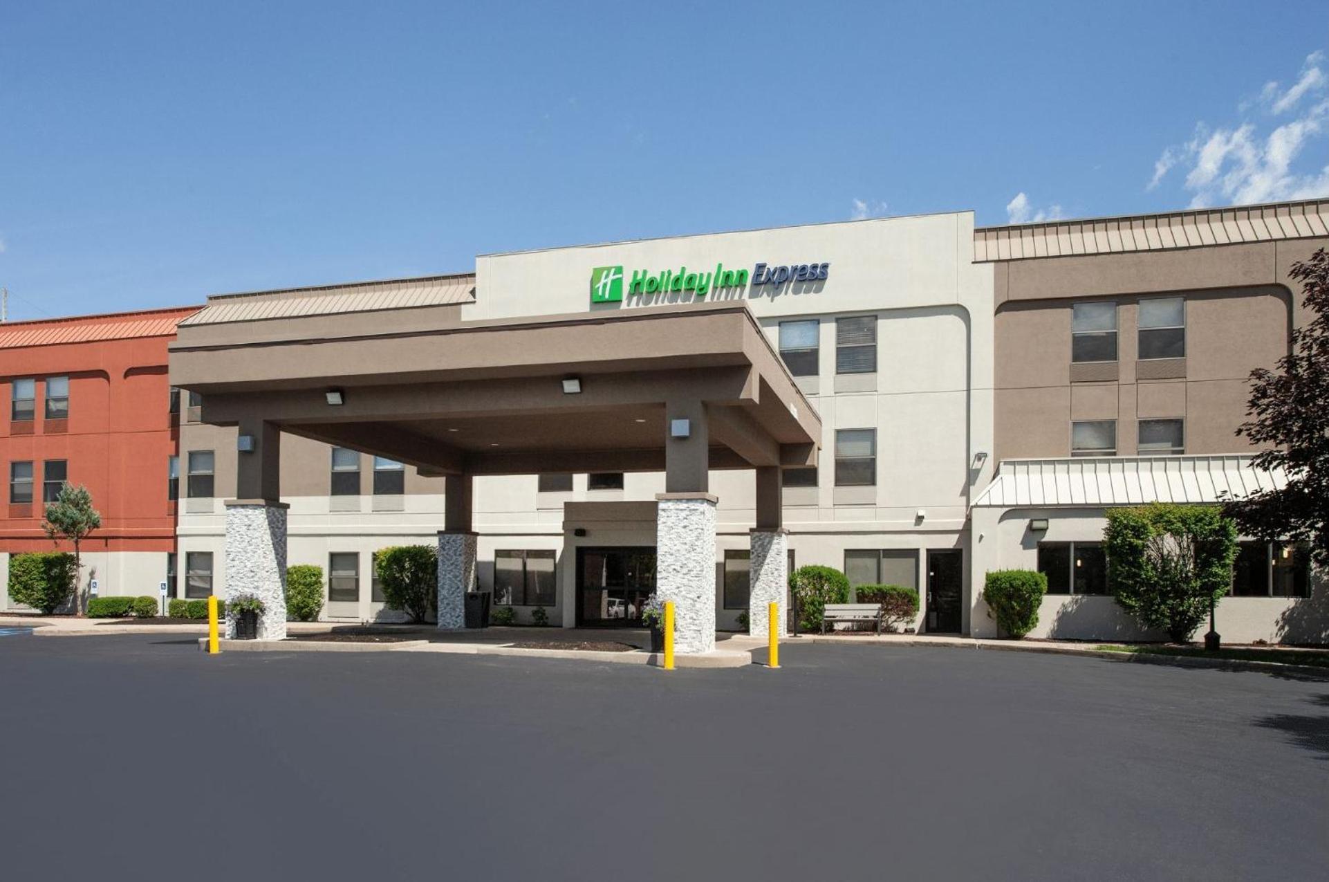 Holiday Inn Express Fremont By Ihg Exterior photo