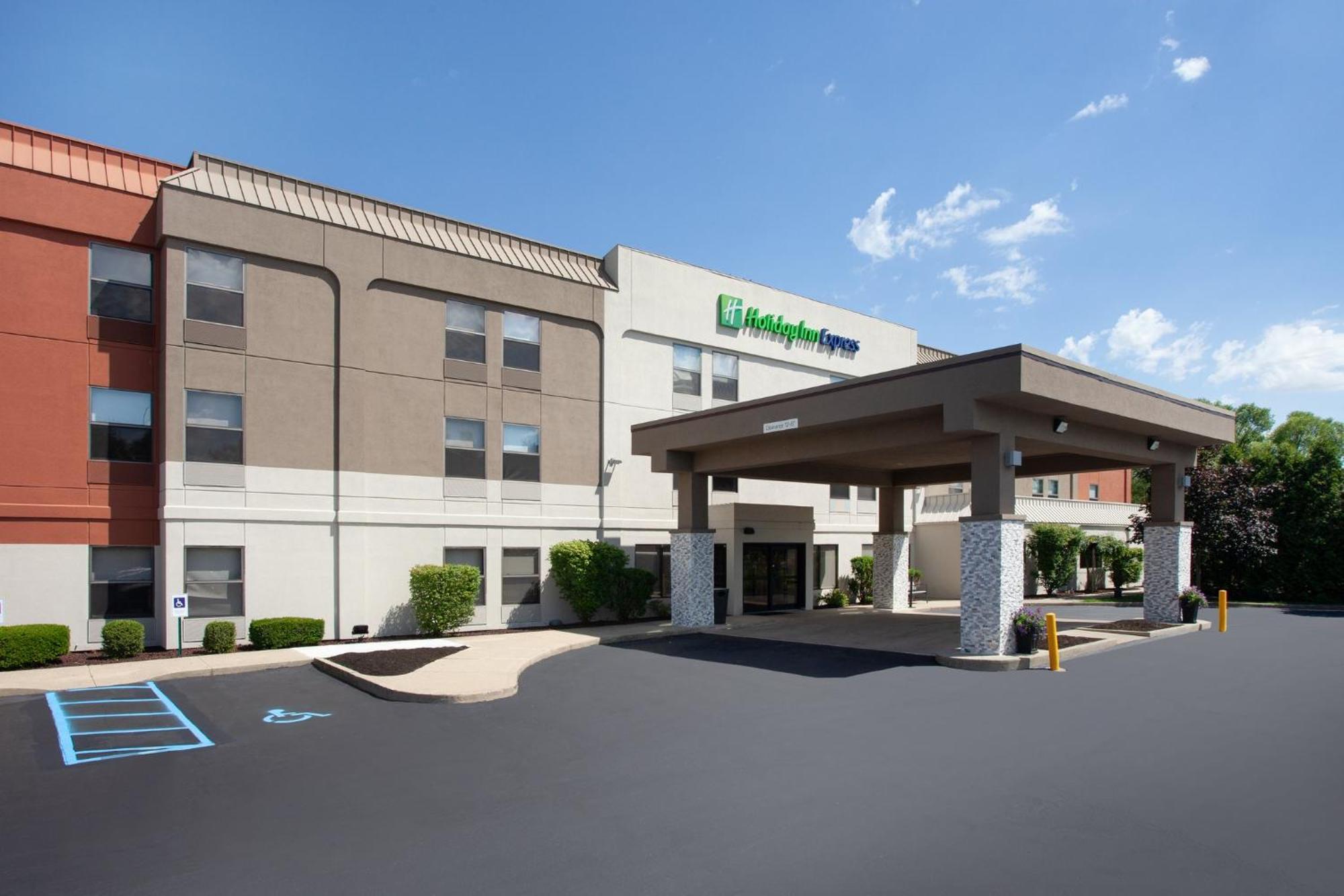 Holiday Inn Express Fremont By Ihg Exterior photo